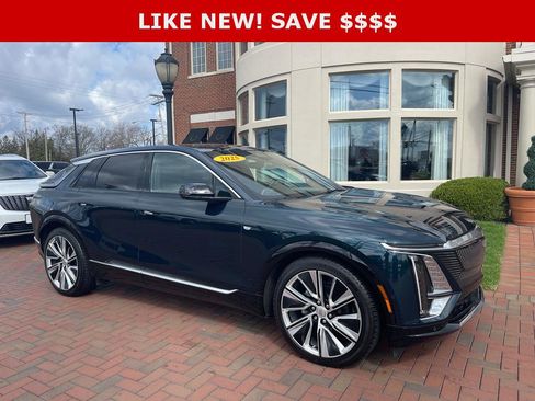 Used 2025 Cadillac Lyriq Luxury w/ LPO, Floor Liner Package AWD/4WD image 6