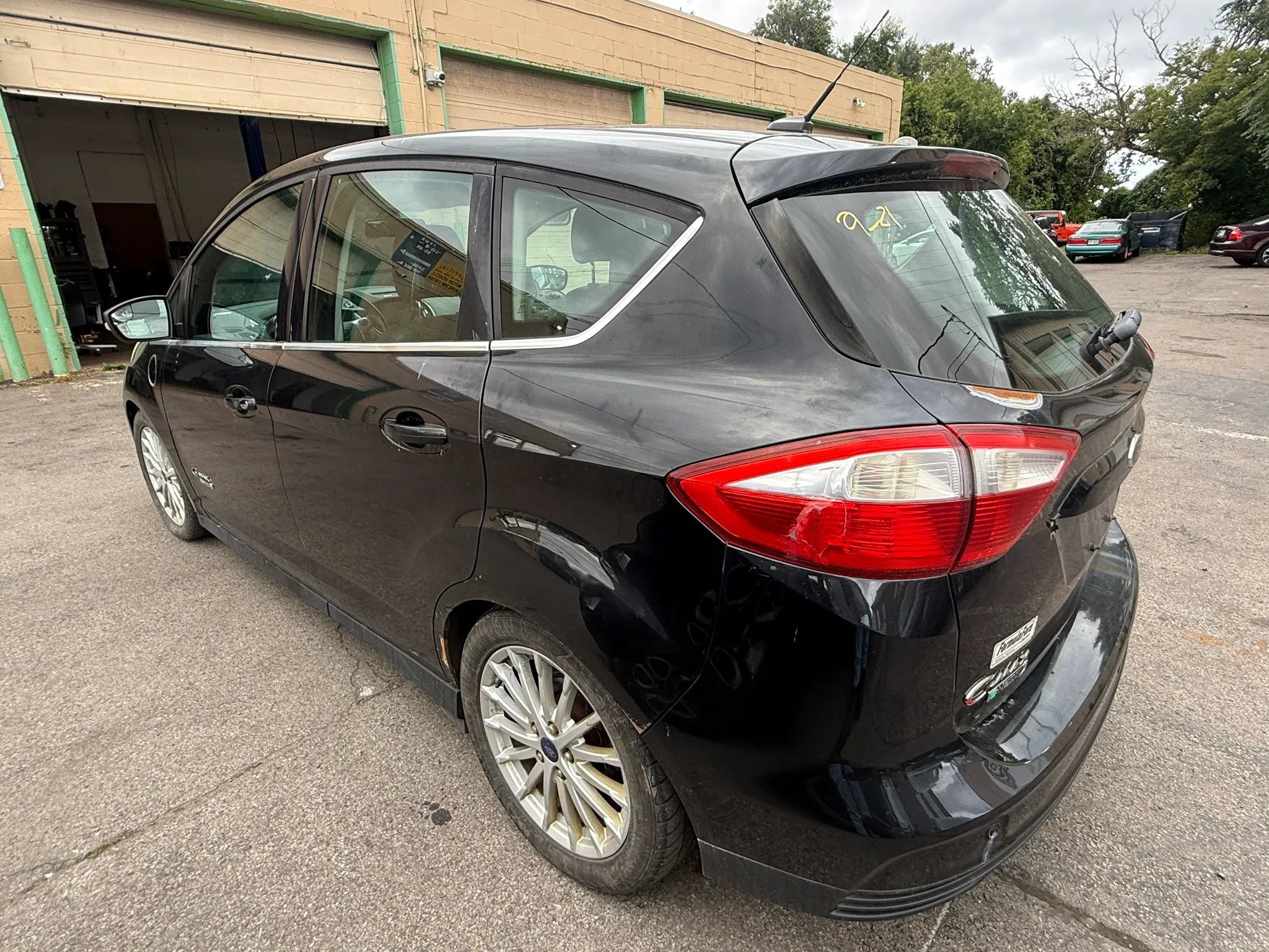 Used 2014 Ford C-MAX Energi SEL w/ Equipment Group 302A FWD image 4