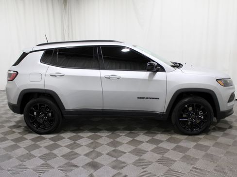 Used 2025 Jeep Compass Latitude w/ Sun & Sound Group image 37