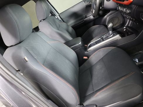 Used 2019 Toyota Tacoma TRD Off-Road image 30