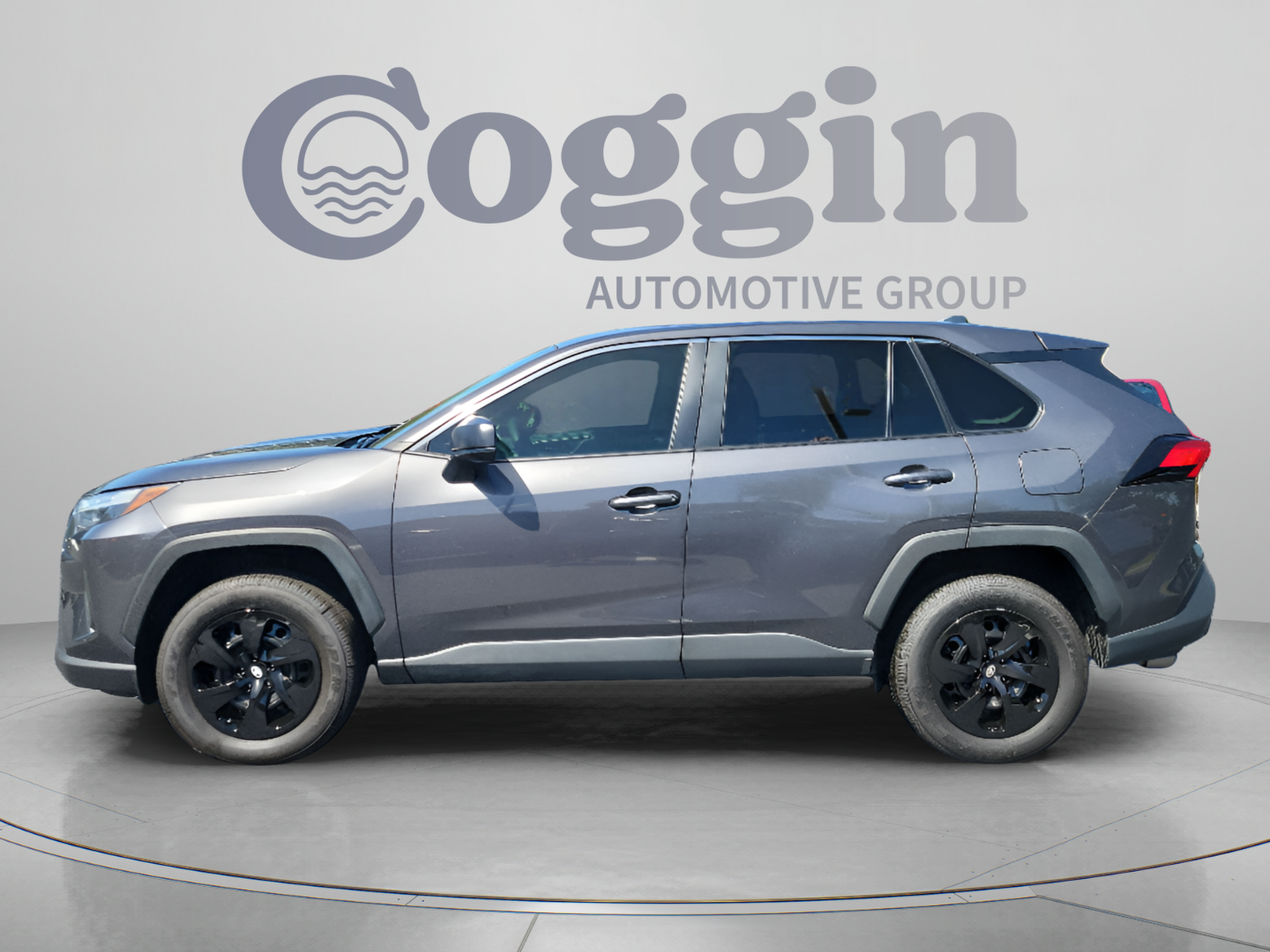 Used 2025 Toyota RAV4 LE FWD image 2