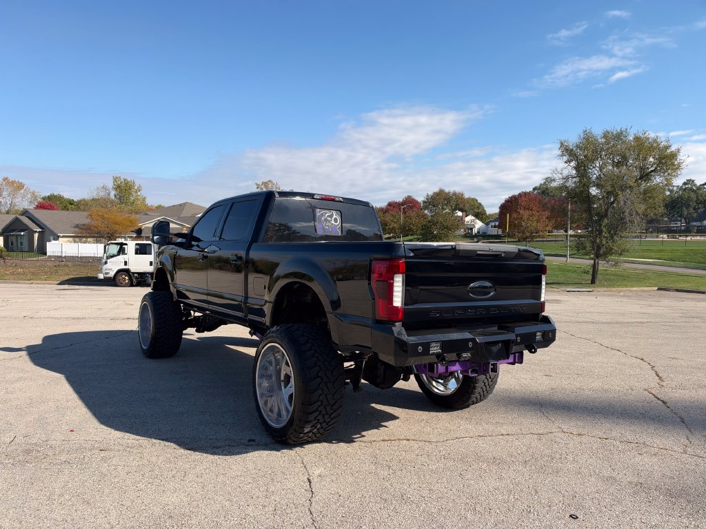 Used 2017 Ford F250 Lariat w/ Lariat Ultimate Package AWD/4WD image 3