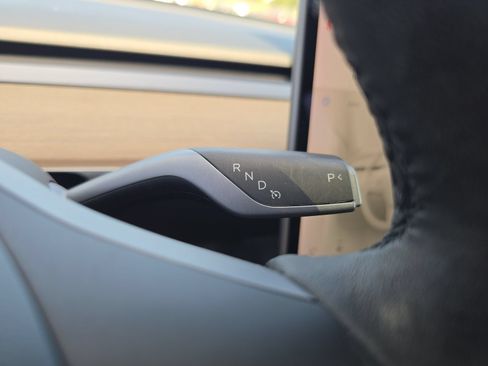 Used 2021 Tesla Model Y Long Range AWD/4WD image 21