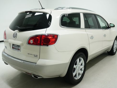 Used 2009 Buick Enclave CXL w/ Entertainment Package #3 FWD image 4