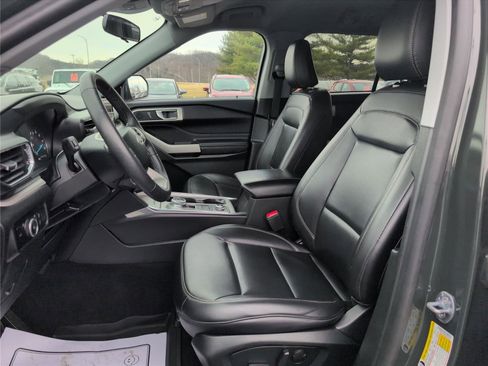 Used 2024 Ford Explorer XLT w/ Equipment Group 202A image 13