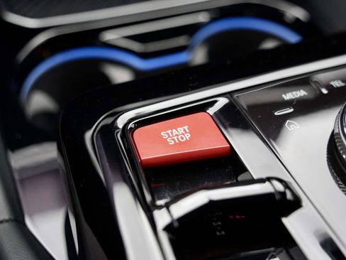 Used 2025 BMW M5 w/ Carbon Package image 18