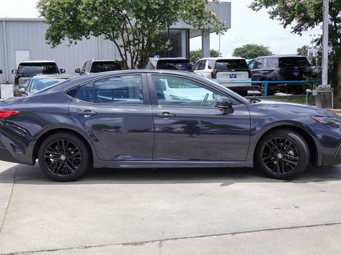 Used 2025 Toyota Camry SE FWD image 23