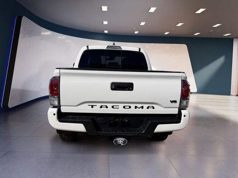 Used 2020 Toyota Tacoma TRD Sport image 4