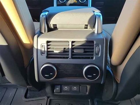 New 2025 Land Rover Discovery Dynamic SE AWD/4WD image 26