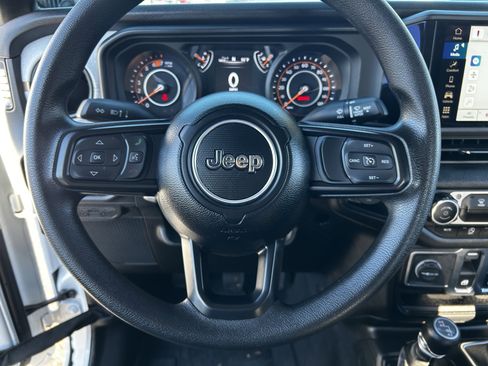 Used 2025 Jeep Wrangler Sport image 22