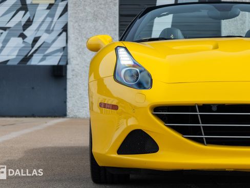 Used 2016 Ferrari California T RWD image 5
