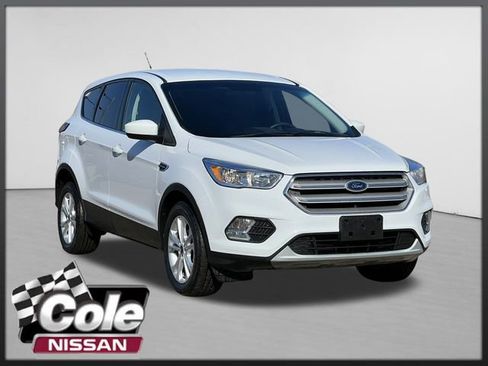 Used 2019 Ford Escape SE image 1