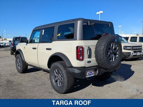 New 2025 Ford Bronco Badlands image 3