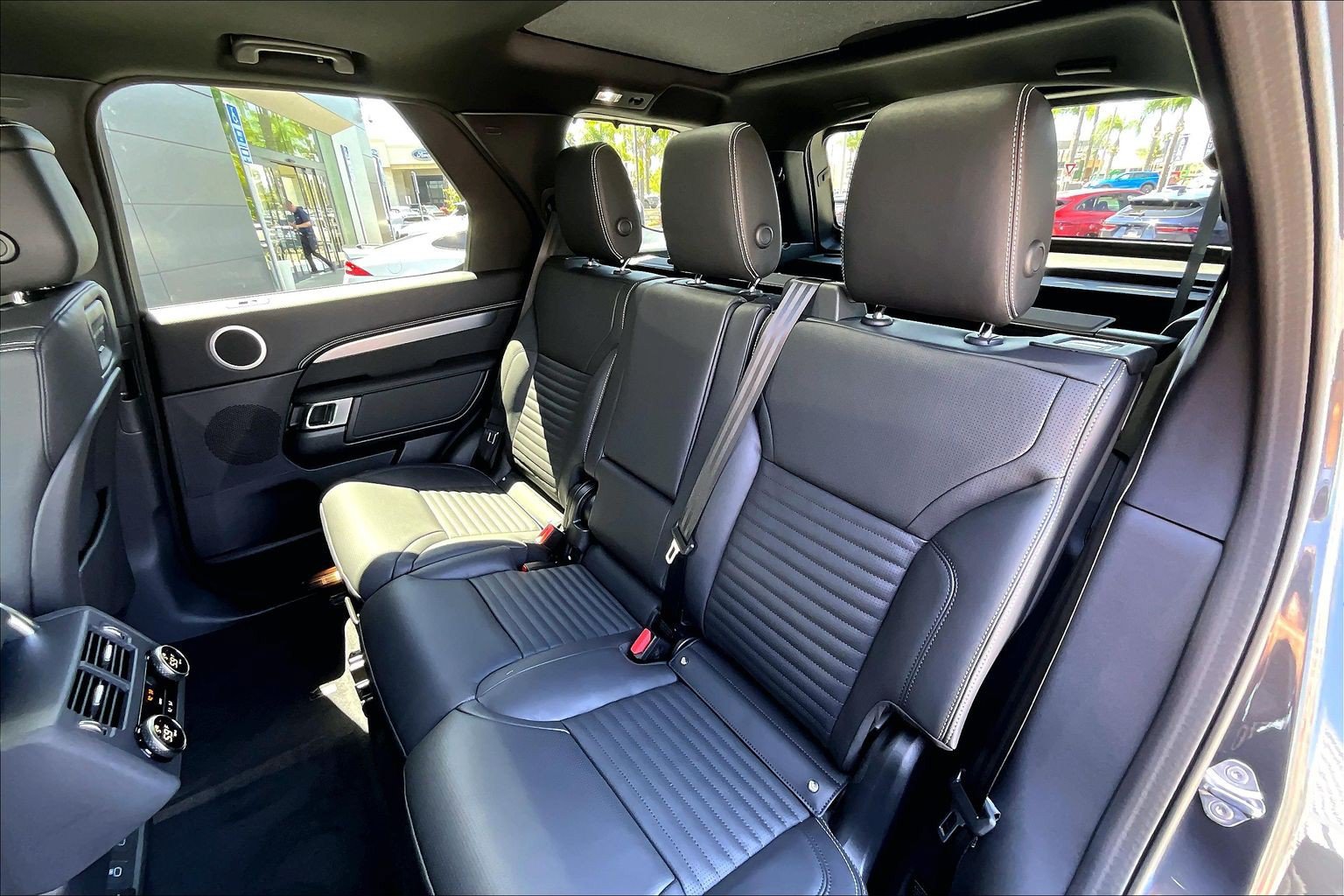 New 2026 Land Rover Discovery Dynamic SE AWD/4WD image 10