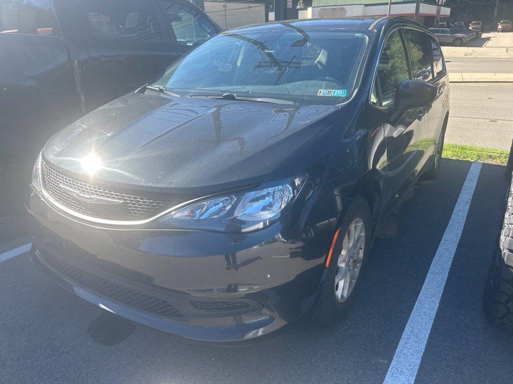 Certified 2023 Chrysler Voyager LX FWD image 2