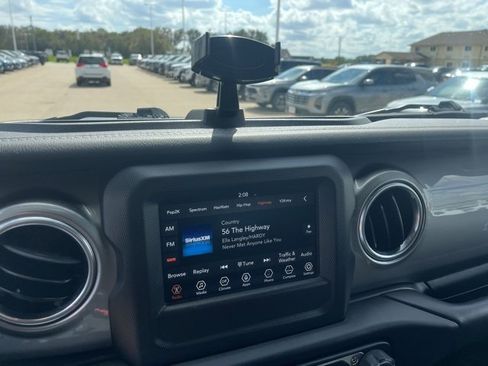 Used 2019 Jeep Wrangler Unlimited Sahara image 27