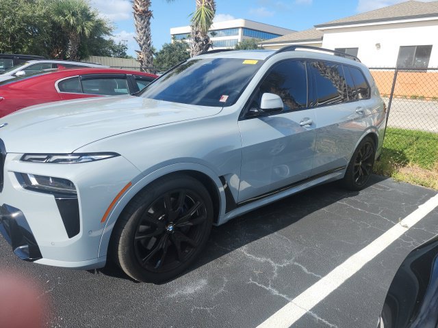 Used 2025 BMW X7 xDrive40i w/ M Sport Package AWD/4WD image 2