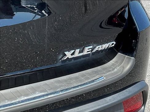 Used 2019 Toyota Highlander XLE AWD/4WD image 29