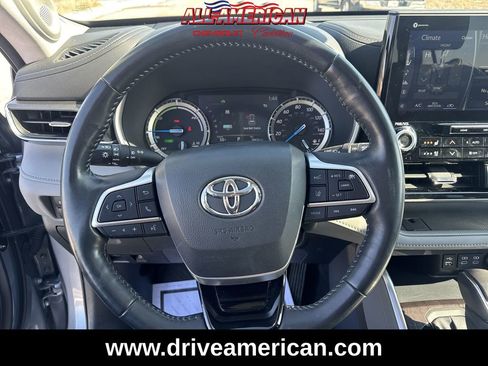 Used 2022 Toyota Highlander Limited image 4