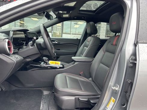 Used 2024 Chevrolet Trax RS w/ Sunroof Package FWD image 14