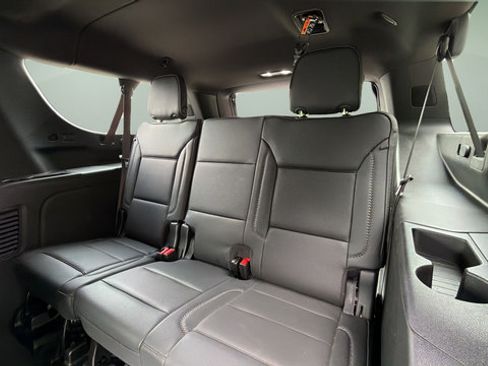 Used 2025 GMC Yukon XL Denali AWD/4WD image 11