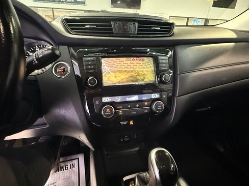 Used 2020 Nissan Rogue SV image 20