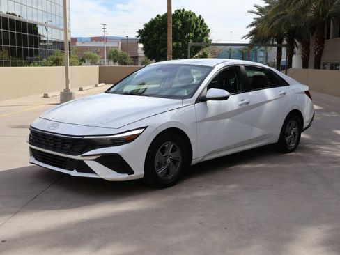 Used 2025 Hyundai Elantra SE FWD image 1