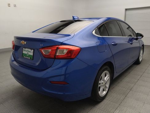 Used 2018 Chevrolet Cruze LT w/ Convenience Package FWD image 9