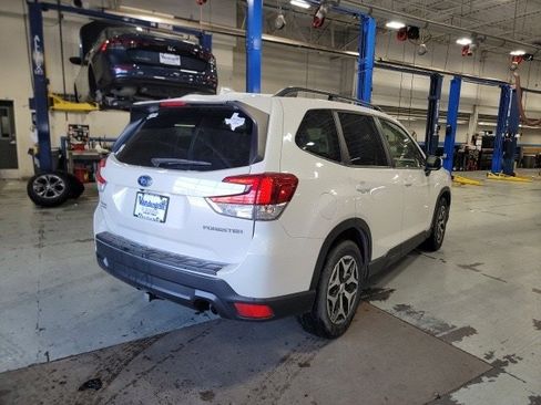 Used 2021 Subaru Forester Premium image 5