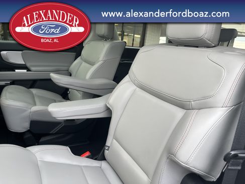 Used 2025 Ford Expedition Active AWD/4WD image 14