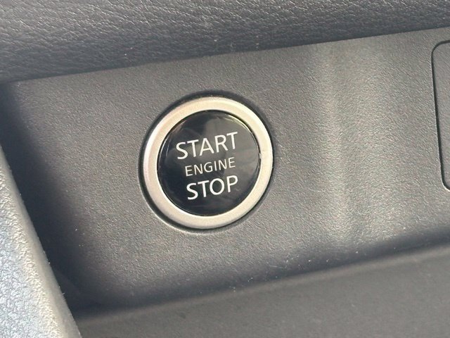 Used 2023 Nissan Rogue SV AWD/4WD image 12