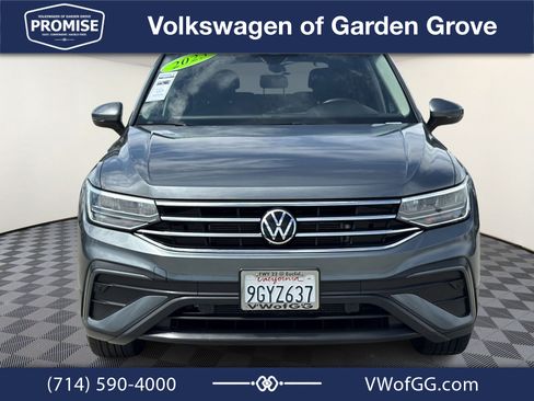 Used 2023 Volkswagen Tiguan SE FWD image 3