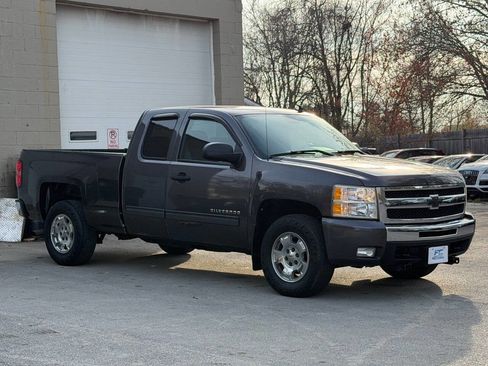 Used 2011 Chevrolet Silverado 1500 LT w/ All-Star Edition AWD/4WD image 4