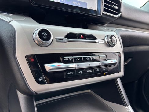 Used 2022 Ford Explorer XLT w/ Equipment Group 202A image 31