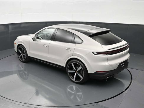Certified 2026 Porsche Cayenne Coupe AWD/4WD image 32