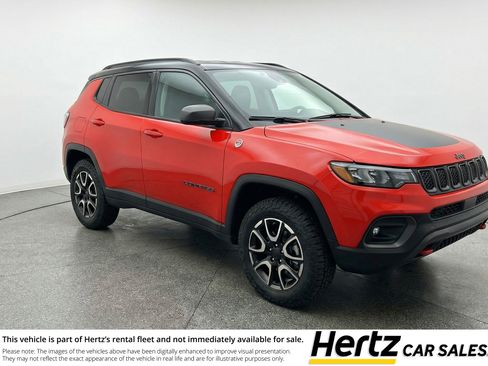 Used 2025 Jeep Compass Trailhawk image 1