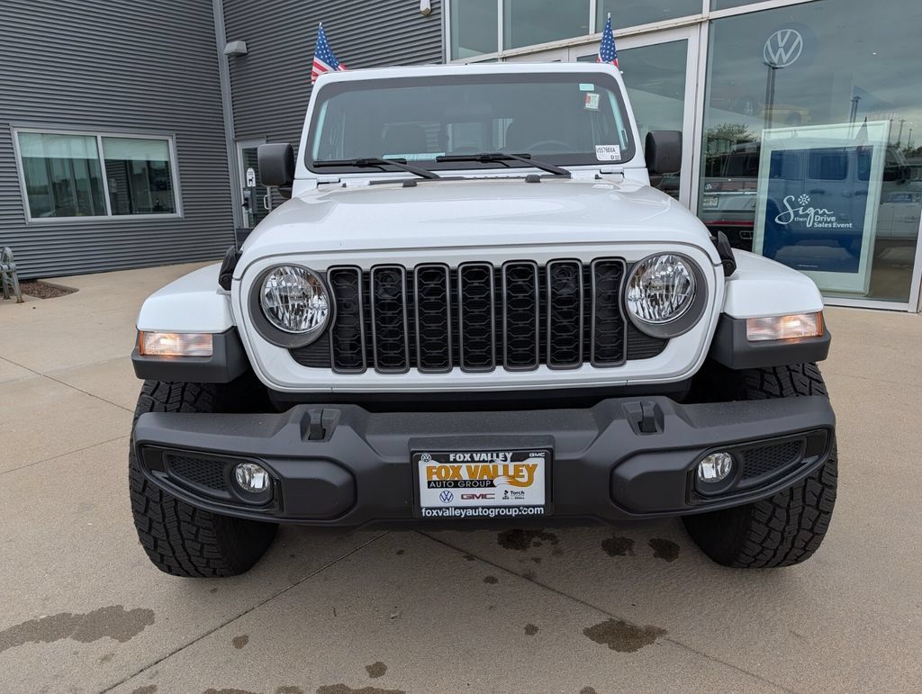 Used 2025 Jeep Gladiator Sport AWD/4WD image 7
