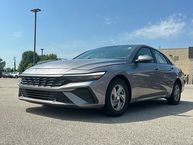 Used 2024 Hyundai Elantra SE FWD image 1