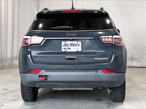 Used 2018 Jeep Compass Trailhawk image 4