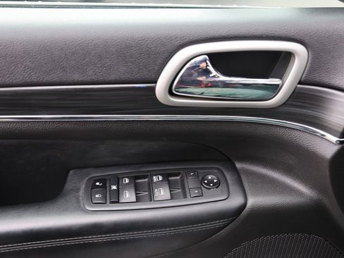 Used 2020 Jeep Grand Cherokee Limited w/ Luxury Group II image 36