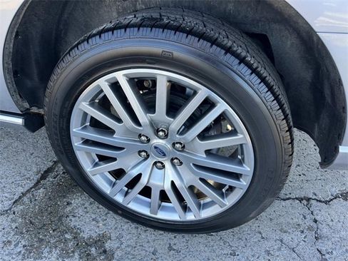 Used 2024 Ford Expedition Platinum image 11