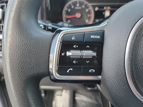 Used 2023 Kia Sorento LX image 6