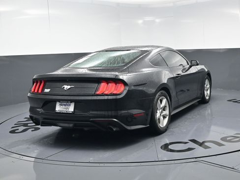 Used 2018 Ford Mustang Coupe image 9