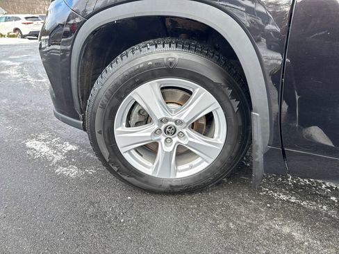 Used 2020 Toyota Highlander LE image 25