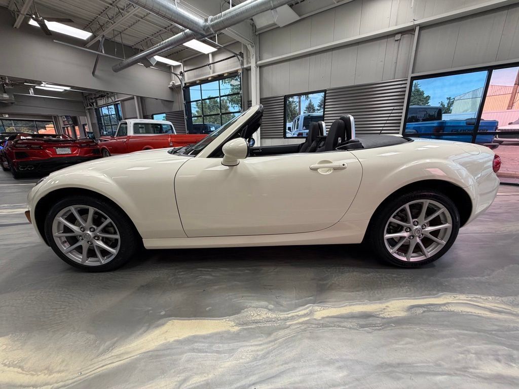 Used 2009 MAZDA MX-5 Miata Touring w/ Suspension Pkg RWD image 30