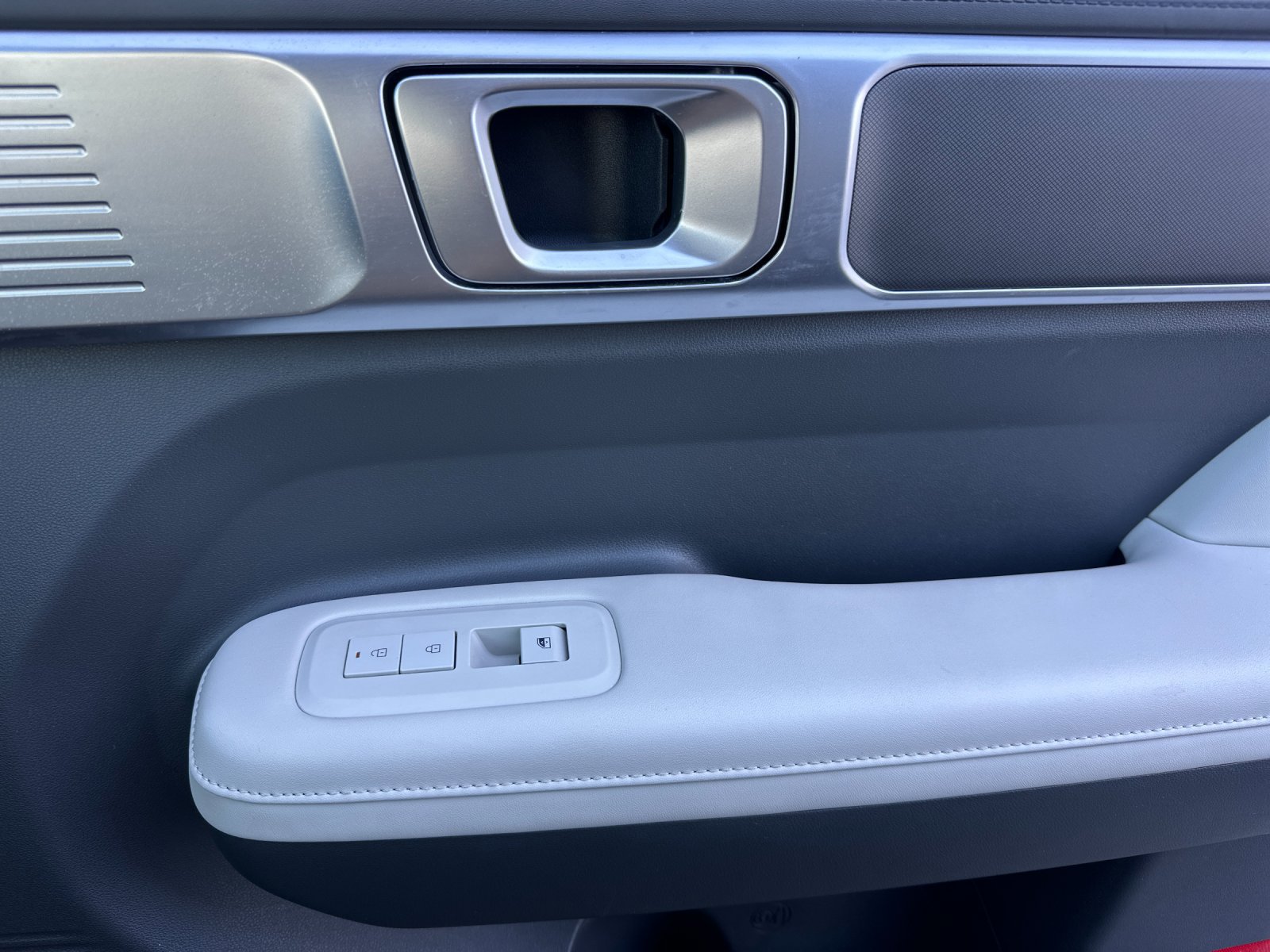 Used 2025 Hyundai Santa Fe SEL FWD image 19