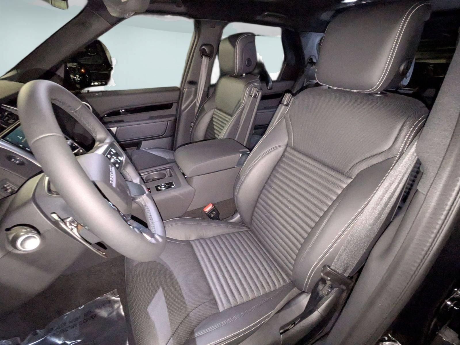 New 2026 Land Rover Discovery S AWD/4WD image 15