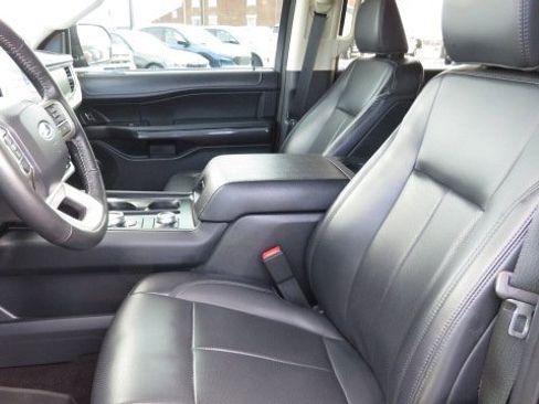 Certified 2022 Ford Expedition XLT image 4