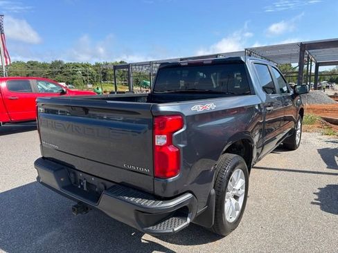 Used 2020 Chevrolet Silverado 1500 Custom w/ Custom Value Package AWD/4WD image 3