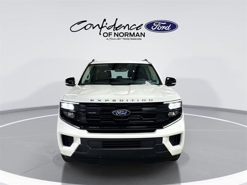 New 2026 Ford Expedition Active image 2